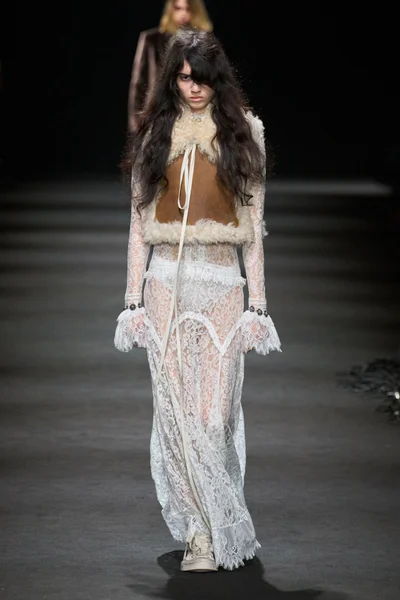 Look 24